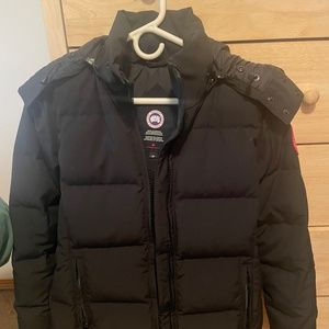 Canada Goose Women Jacket (in Small) (in brand new condition)